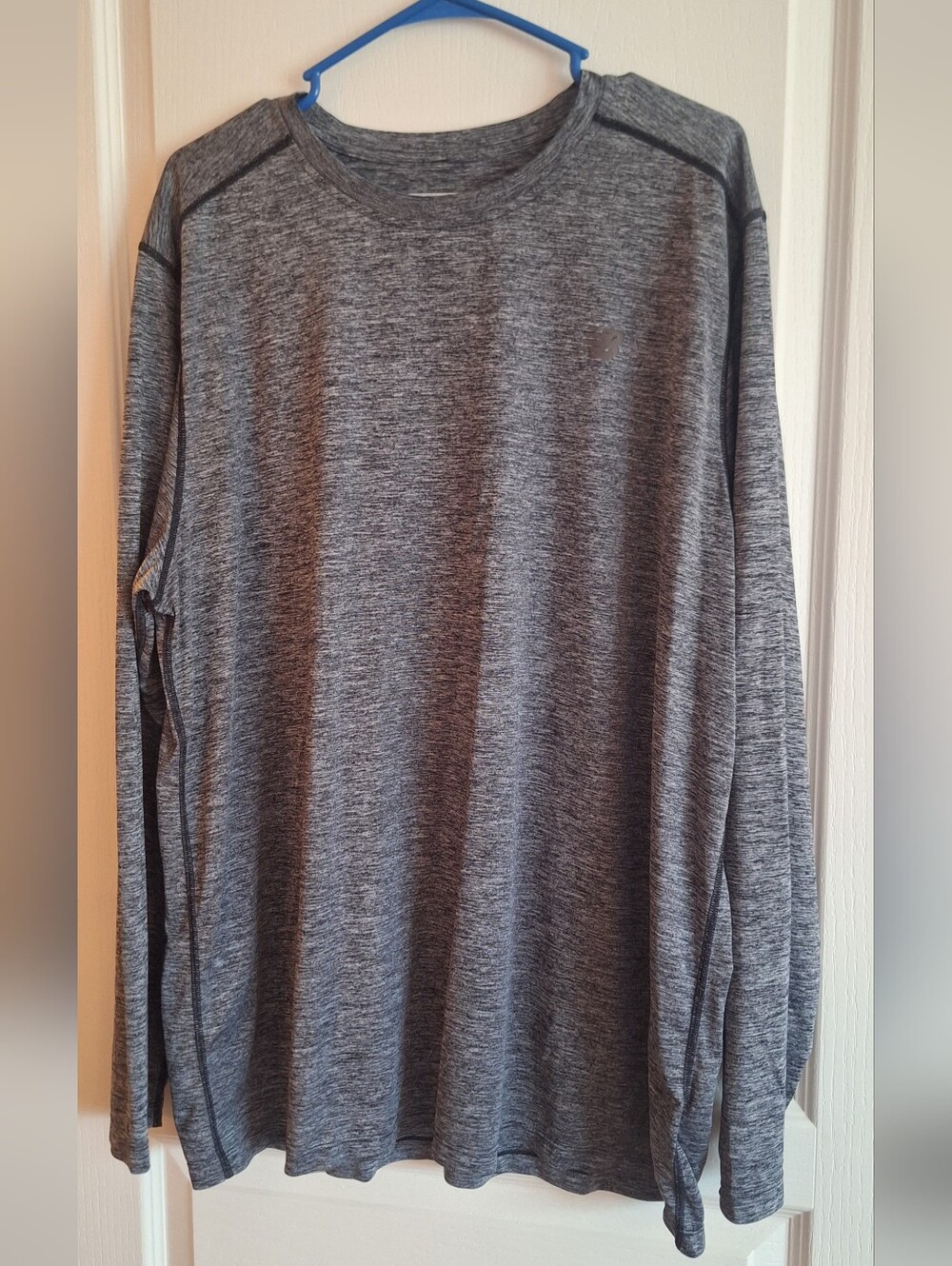 New Balance Men's Long-Sleeve Heathered Gray Performance Tee